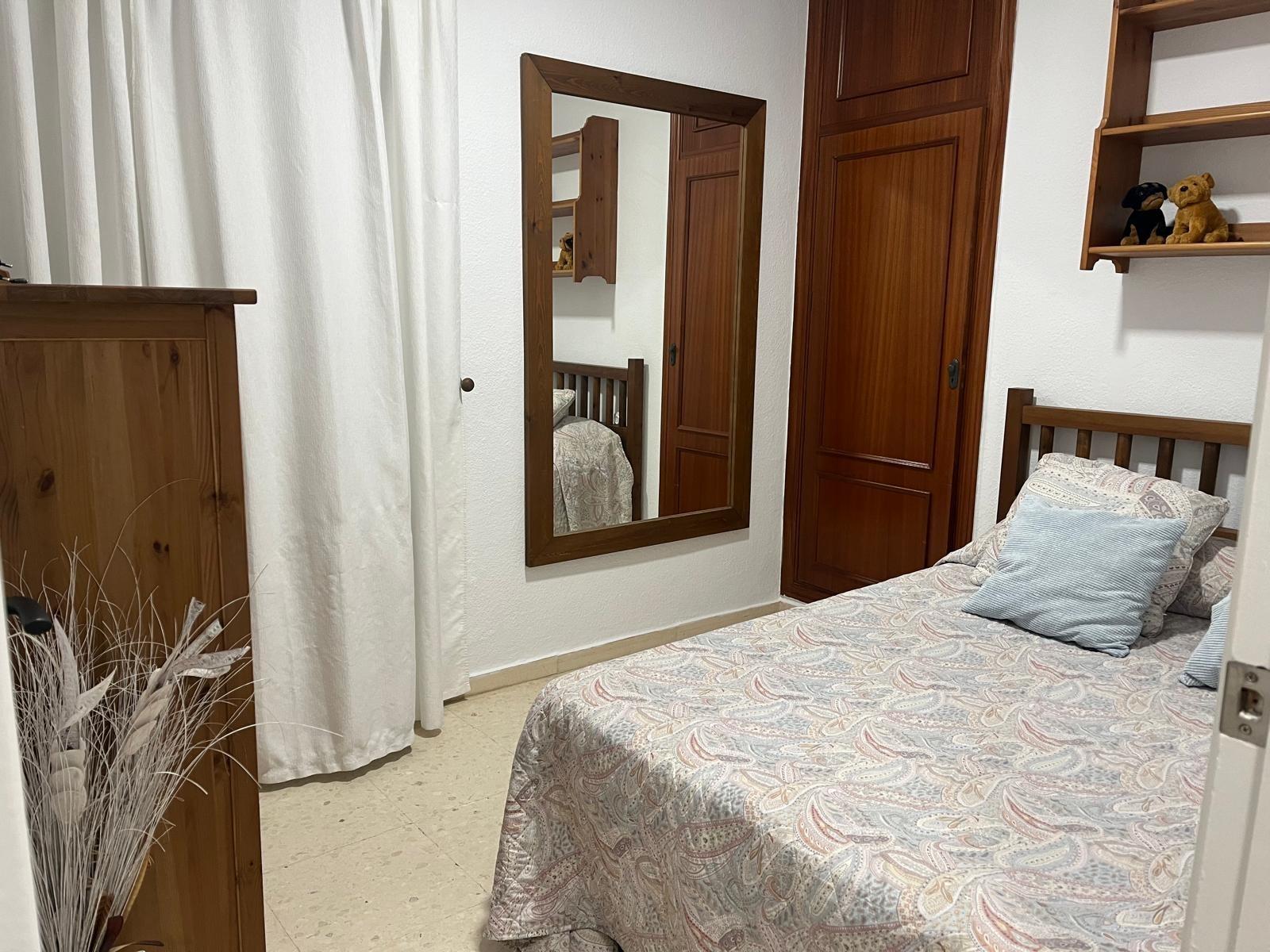 SE ALQUILA PISO REFORMADO EN VALDELAGRANA EN URB.VALDEMAR CON GARAJE POR SEMANA O QUINCENA