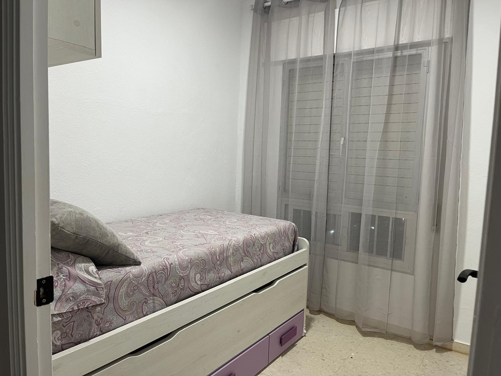 SE ALQUILA PISO REFORMADO EN VALDELAGRANA EN URB.VALDEMAR CON GARAJE POR SEMANA O QUINCENA