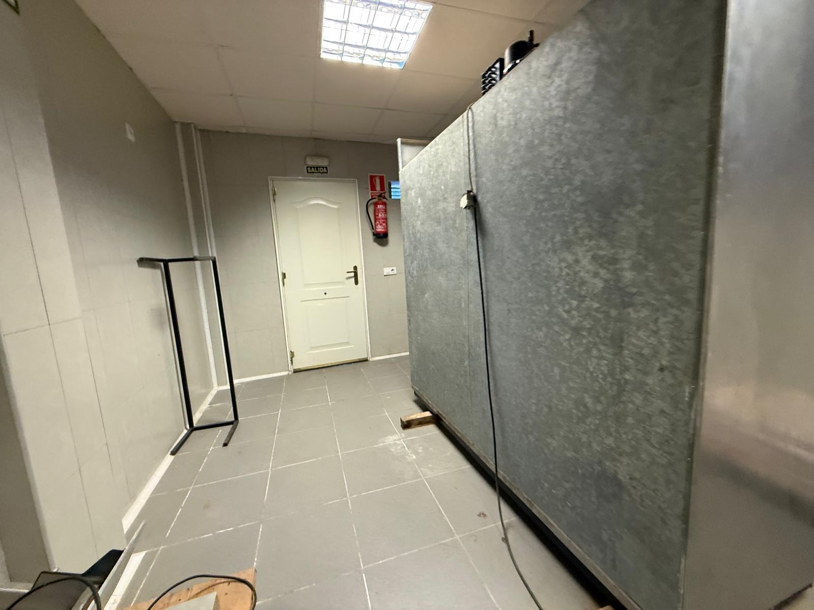 SE VENDE LOCAL TOTALMENTE REFORMADO