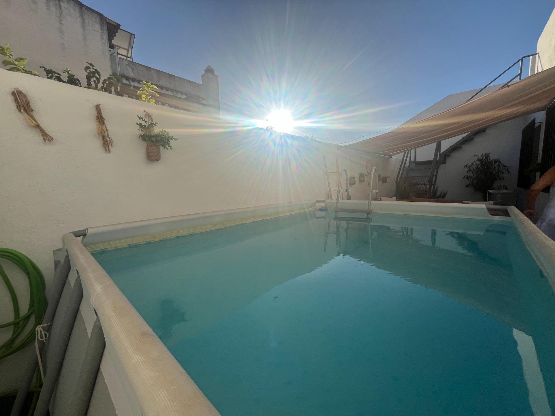 UNIFAMILIAR EN PLANTA BAJA CON TRES PATIOS, AZOTEA Y GARAJE LISTA PARA ENTRAR A VIVIR