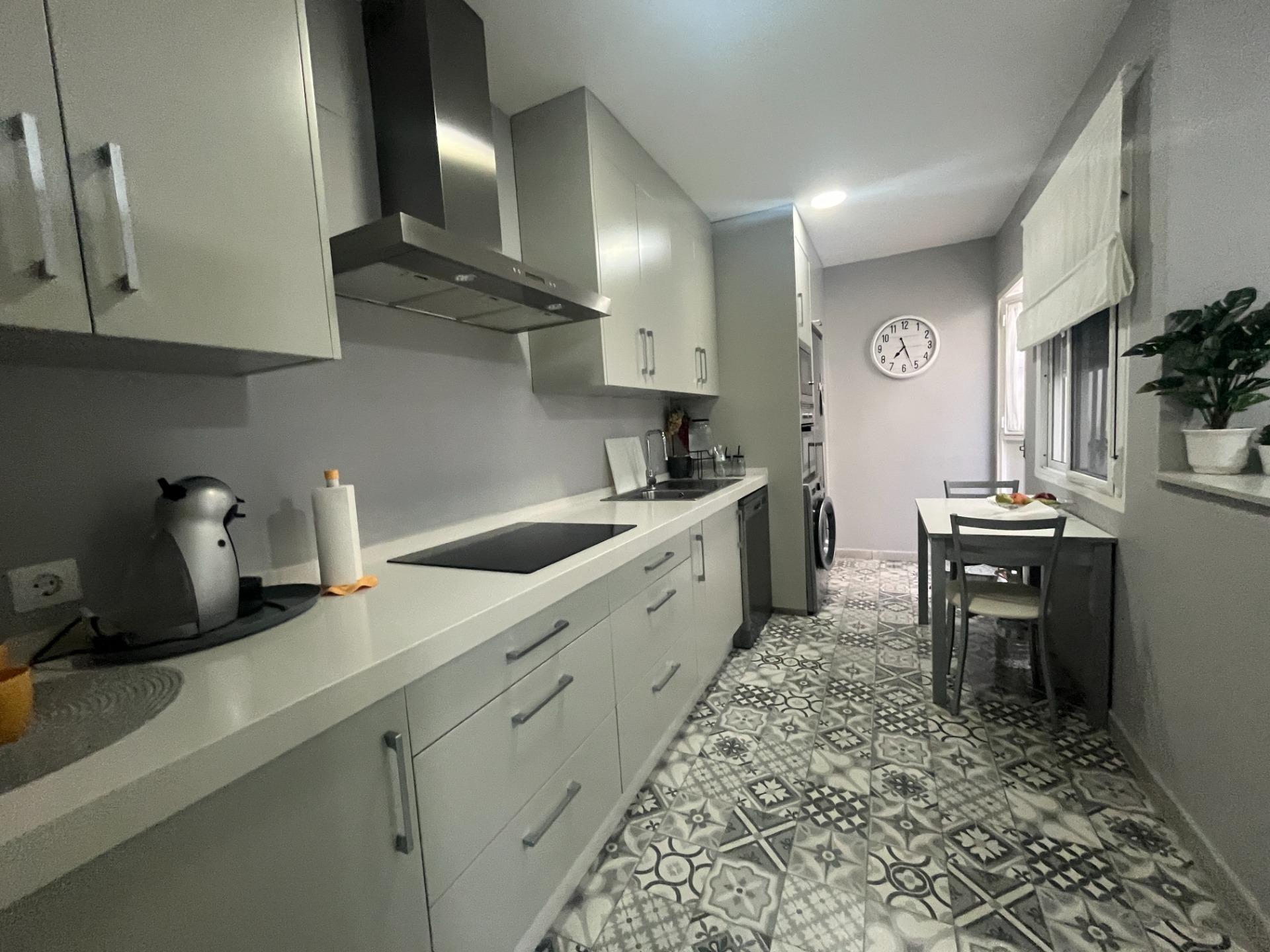 UNIFAMILIAR EN PLANTA BAJA CON TRES PATIOS, AZOTEA Y GARAJE LISTA PARA ENTRAR A VIVIR