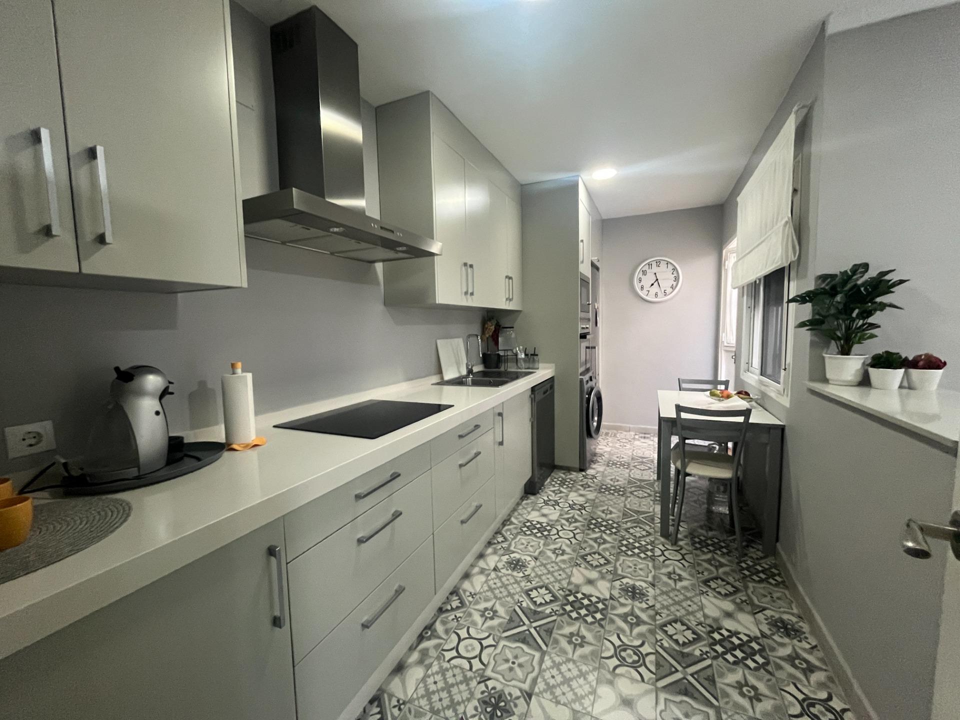 UNIFAMILIAR EN PLANTA BAJA CON TRES PATIOS, AZOTEA Y GARAJE LISTA PARA ENTRAR A VIVIR