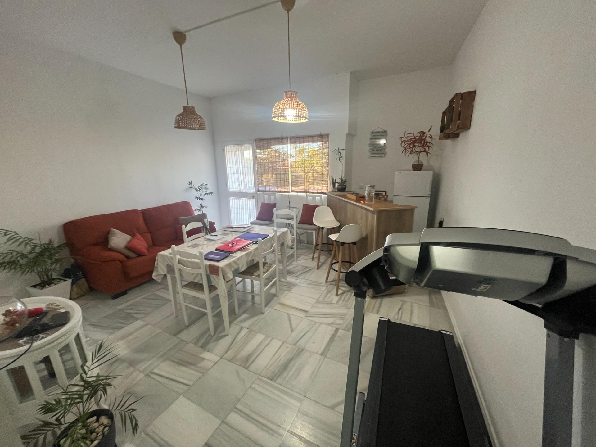 UNIFAMILIAR EN PLANTA BAJA CON TRES PATIOS, AZOTEA Y GARAJE LISTA PARA ENTRAR A VIVIR