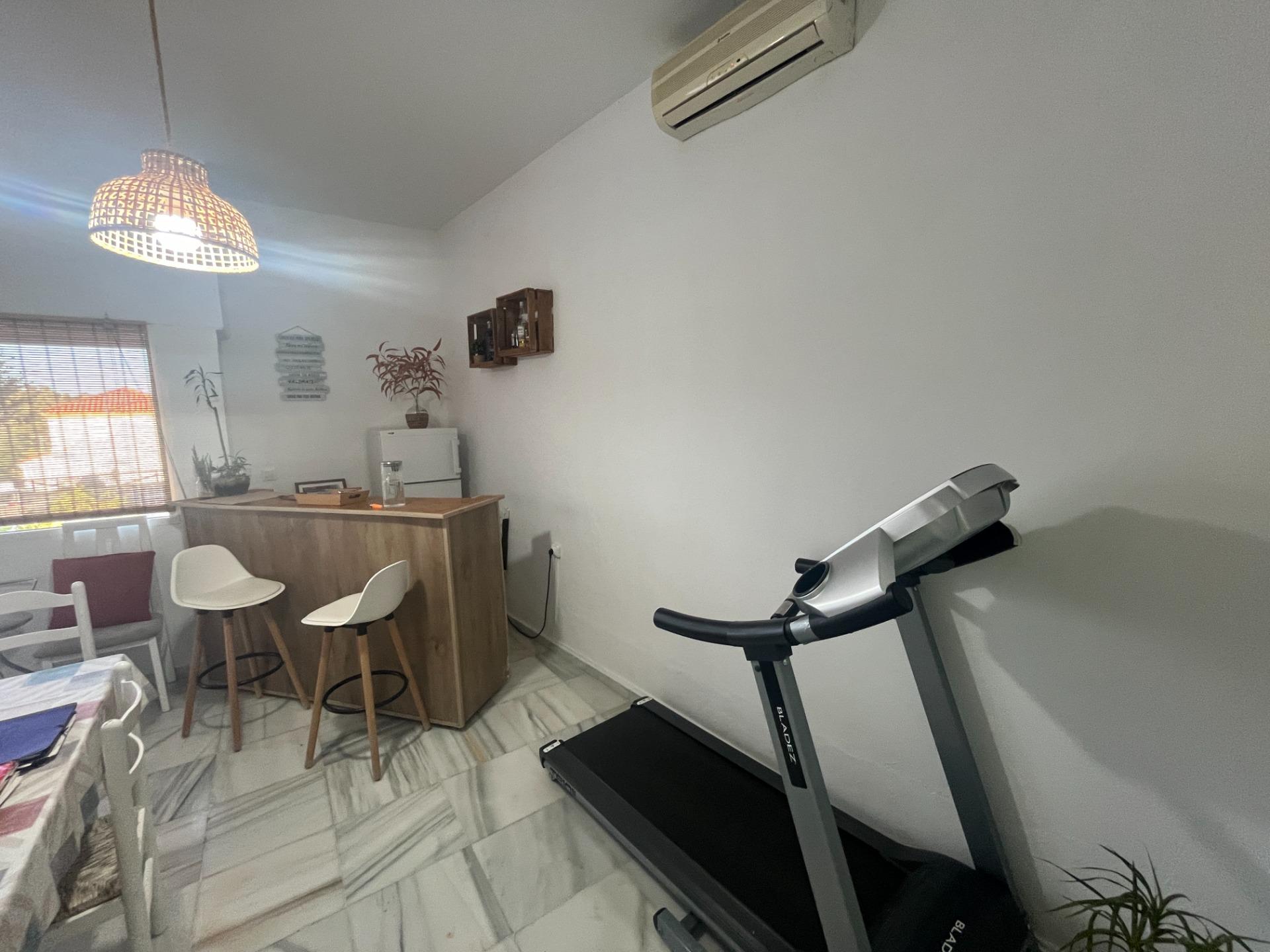 UNIFAMILIAR EN PLANTA BAJA CON TRES PATIOS, AZOTEA Y GARAJE LISTA PARA ENTRAR A VIVIR