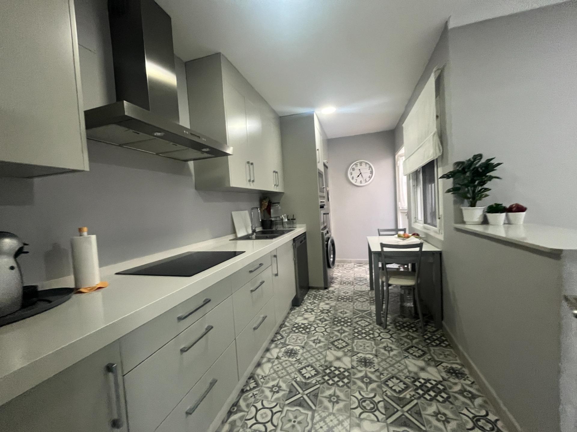 UNIFAMILIAR EN PLANTA BAJA CON TRES PATIOS, AZOTEA Y GARAJE LISTA PARA ENTRAR A VIVIR