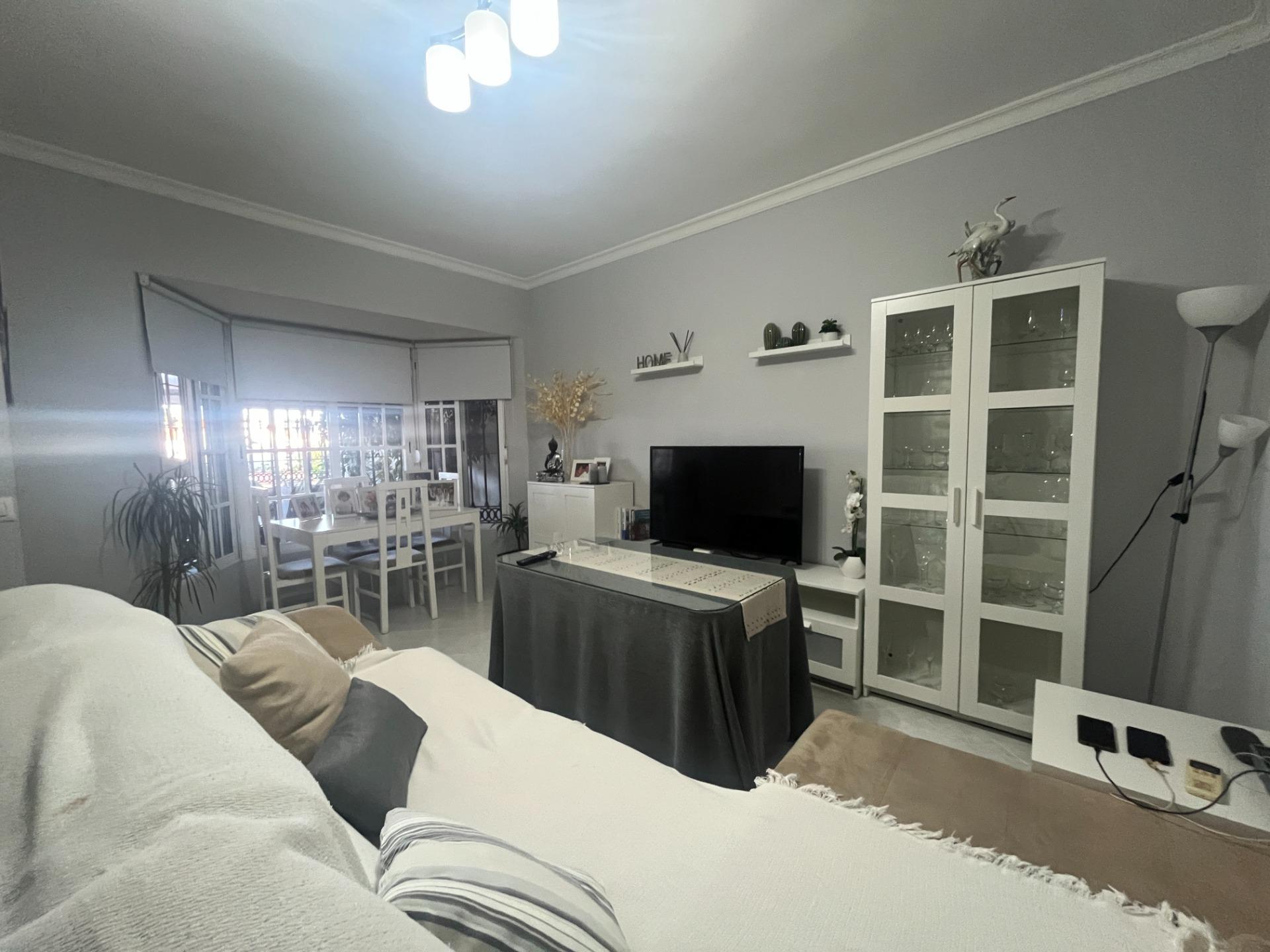 UNIFAMILIAR EN PLANTA BAJA CON TRES PATIOS, AZOTEA Y GARAJE LISTA PARA ENTRAR A VIVIR