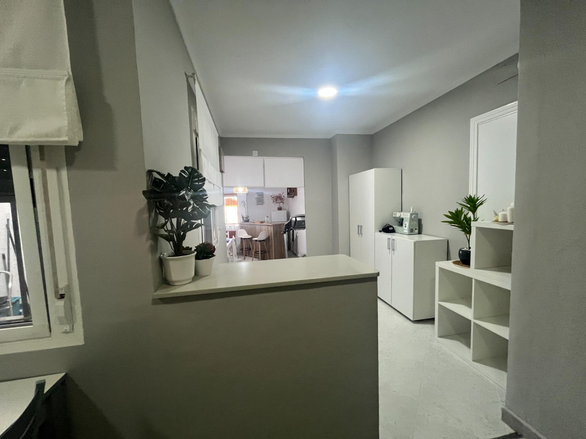 UNIFAMILIAR EN PLANTA BAJA CON TRES PATIOS, AZOTEA Y GARAJE LISTA PARA ENTRAR A VIVIR