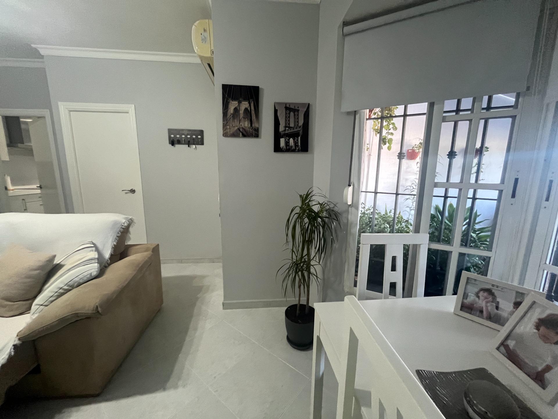 UNIFAMILIAR EN PLANTA BAJA CON TRES PATIOS, AZOTEA Y GARAJE LISTA PARA ENTRAR A VIVIR