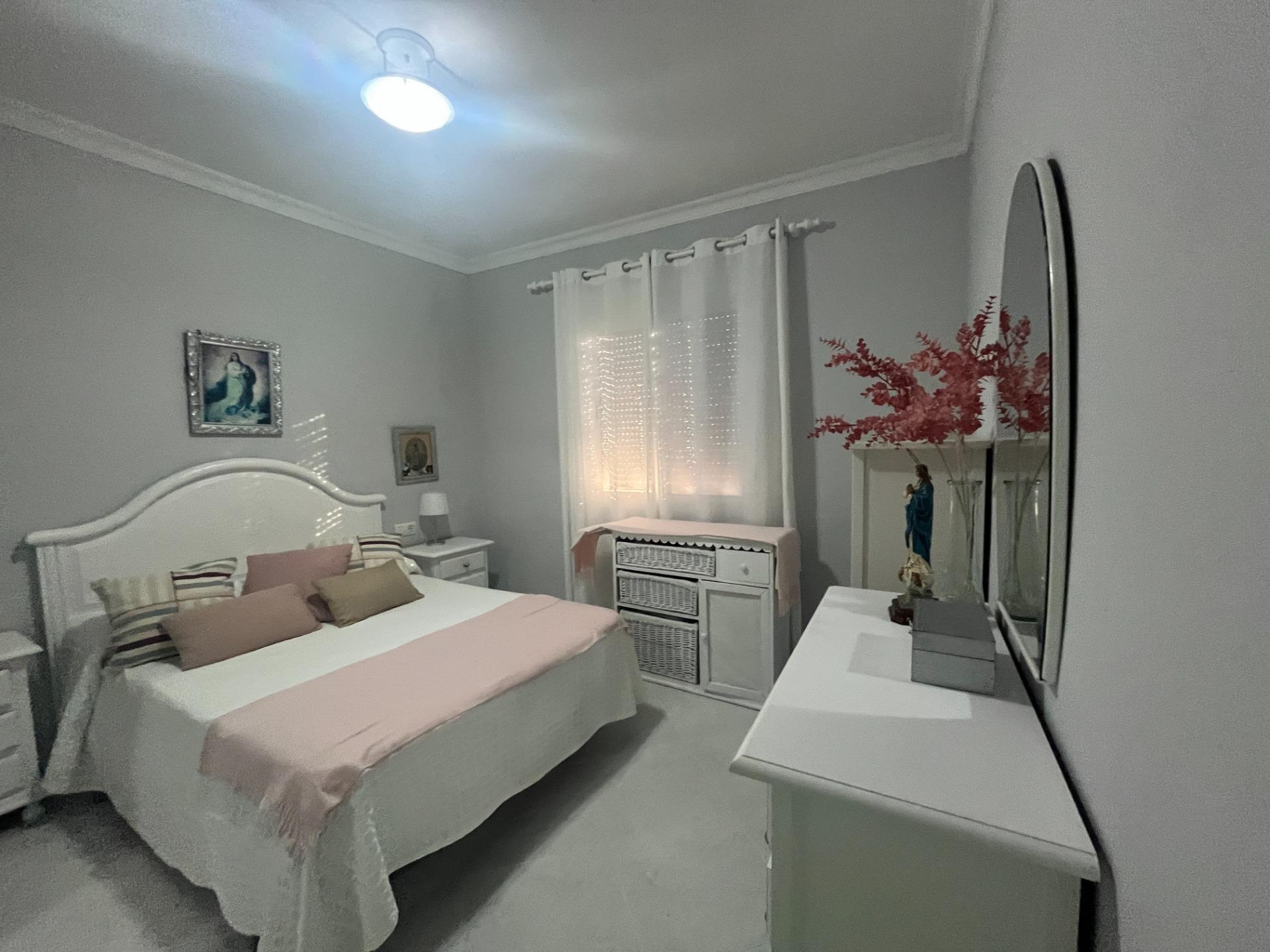 UNIFAMILIAR EN PLANTA BAJA CON TRES PATIOS, AZOTEA Y GARAJE LISTA PARA ENTRAR A VIVIR