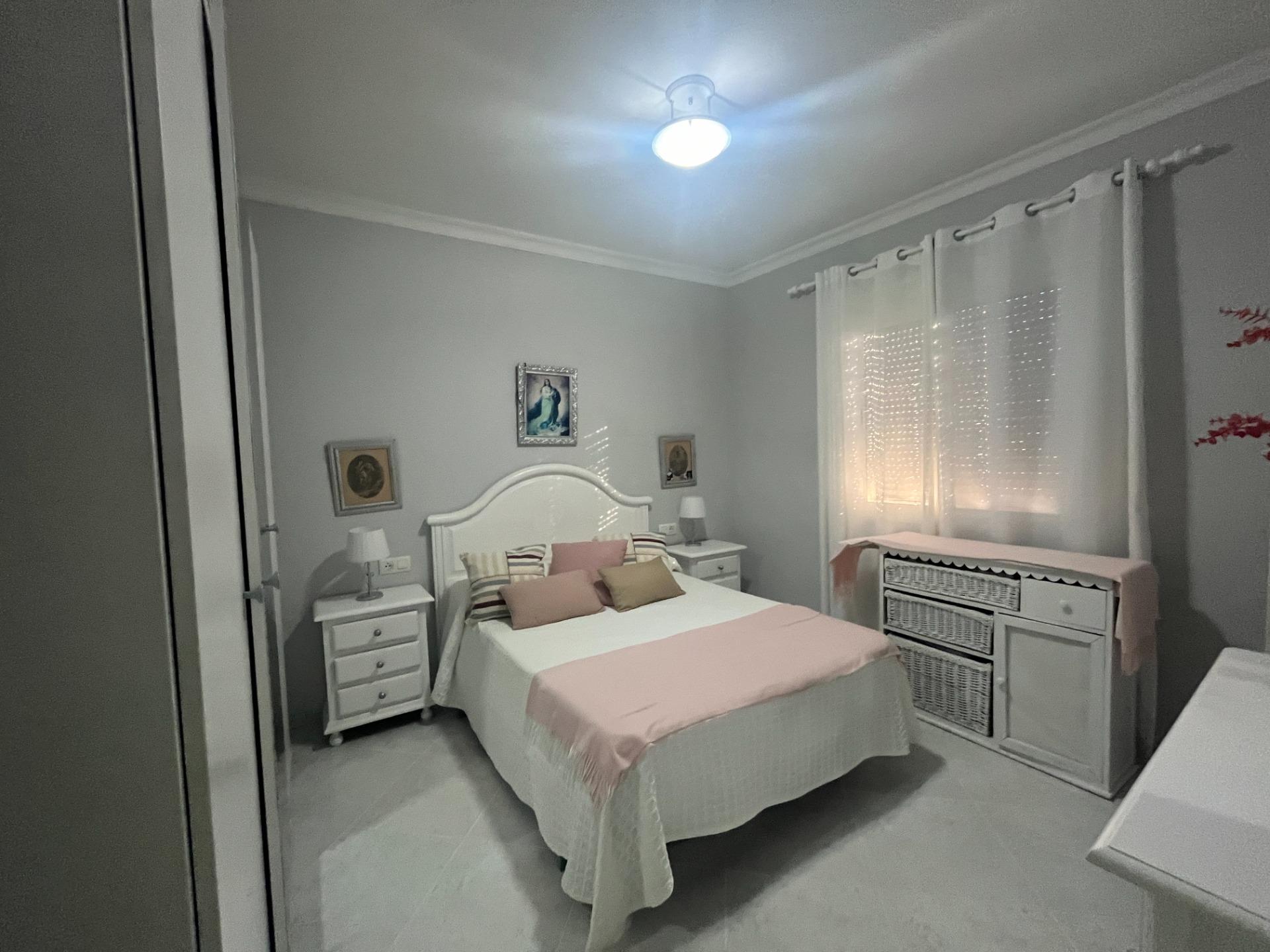 UNIFAMILIAR EN PLANTA BAJA CON TRES PATIOS, AZOTEA Y GARAJE LISTA PARA ENTRAR A VIVIR
