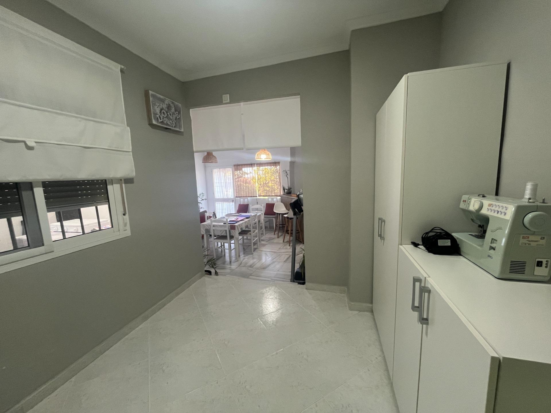 UNIFAMILIAR EN PLANTA BAJA CON TRES PATIOS, AZOTEA Y GARAJE LISTA PARA ENTRAR A VIVIR