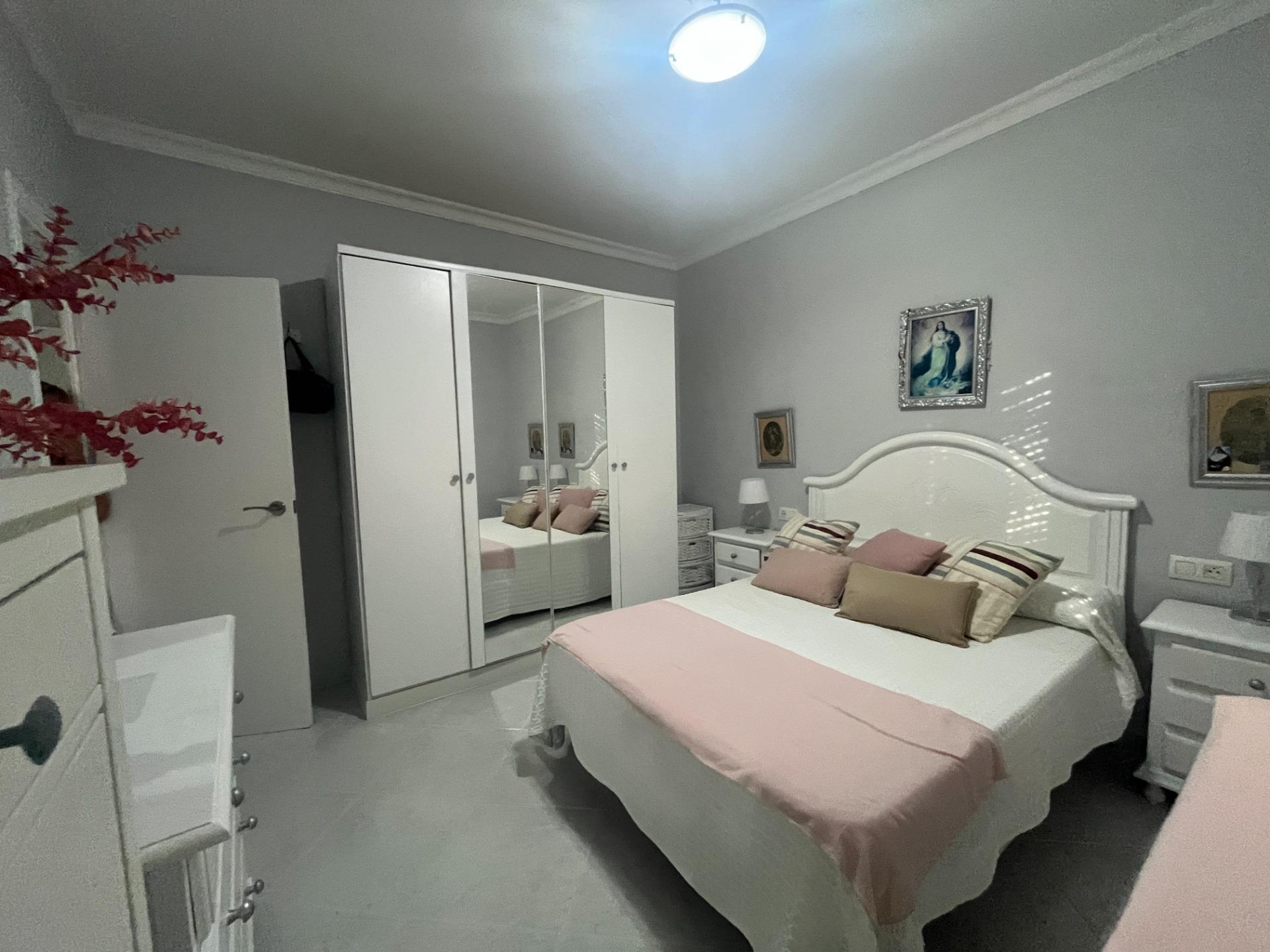 UNIFAMILIAR EN PLANTA BAJA CON TRES PATIOS, AZOTEA Y GARAJE LISTA PARA ENTRAR A VIVIR