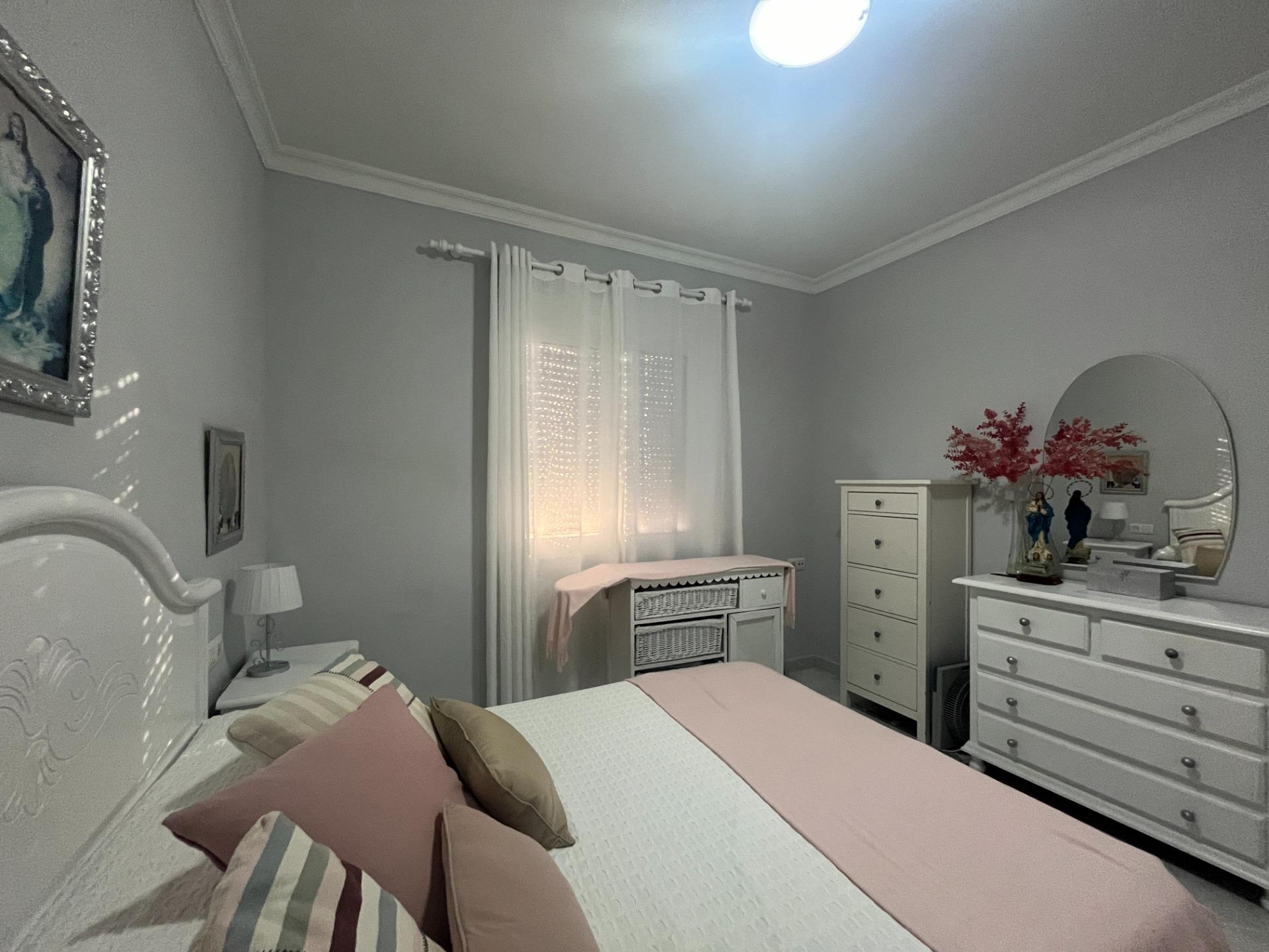 UNIFAMILIAR EN PLANTA BAJA CON TRES PATIOS, AZOTEA Y GARAJE LISTA PARA ENTRAR A VIVIR