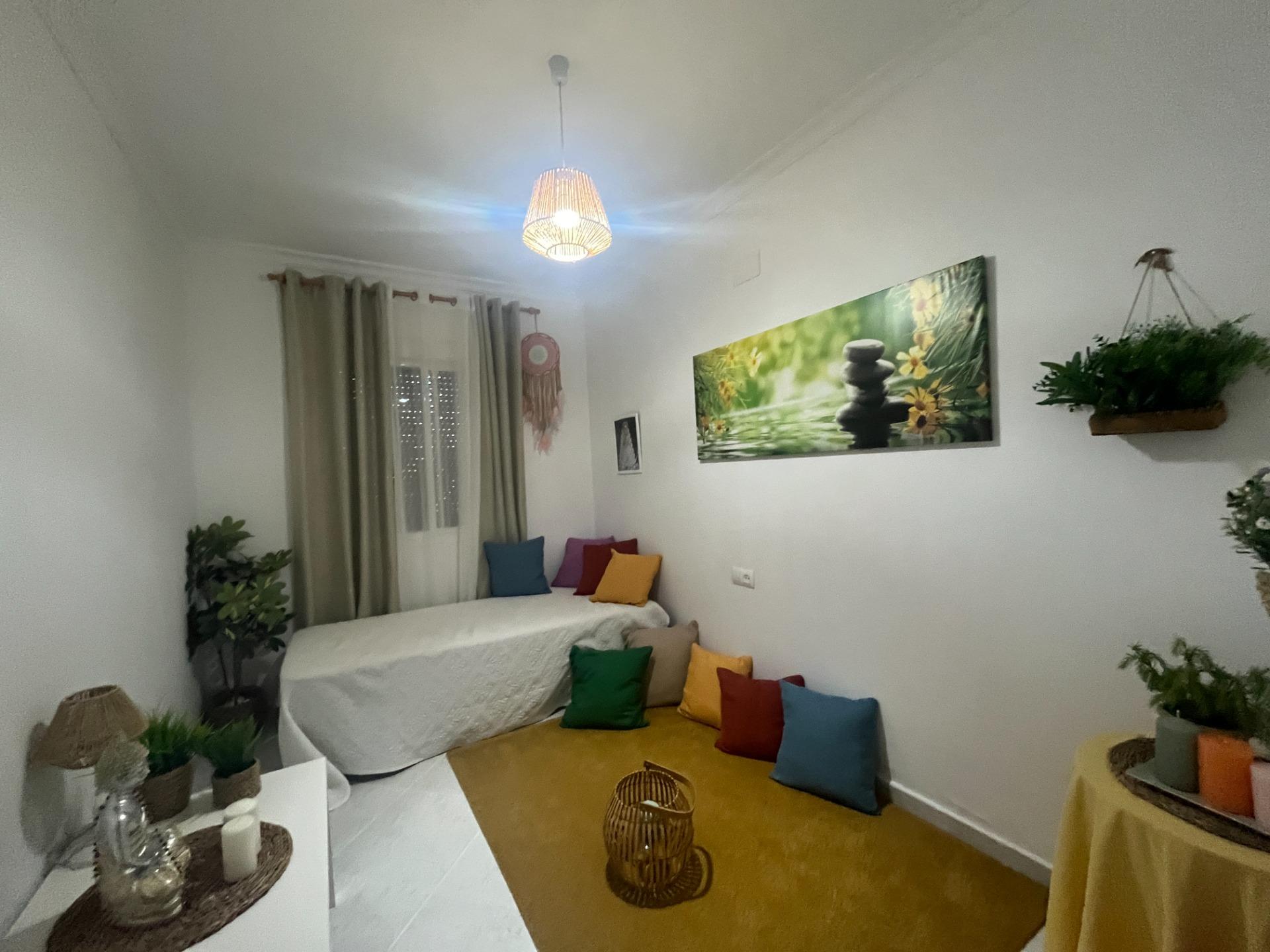 UNIFAMILIAR EN PLANTA BAJA CON TRES PATIOS, AZOTEA Y GARAJE LISTA PARA ENTRAR A VIVIR
