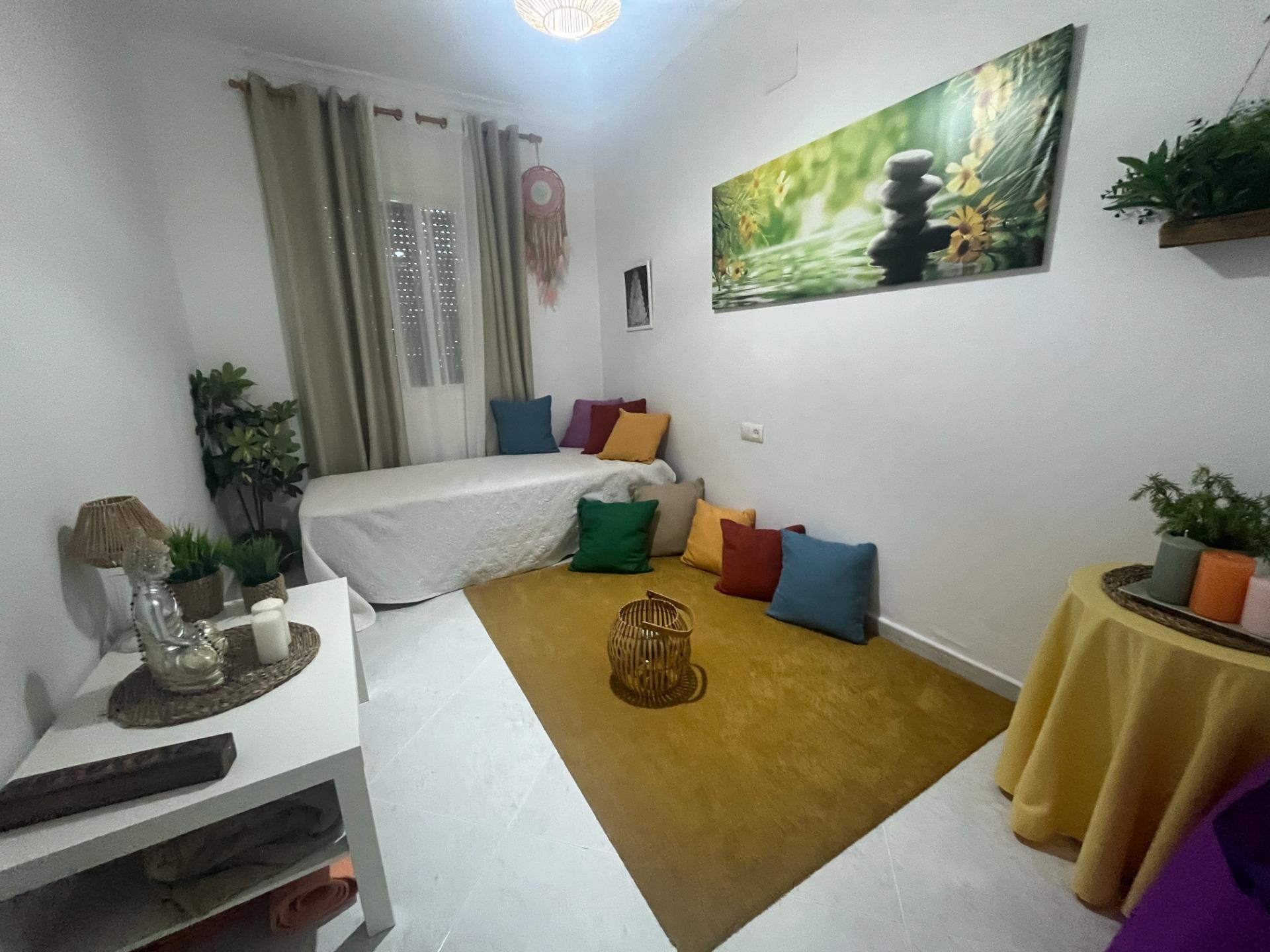 UNIFAMILIAR EN PLANTA BAJA CON TRES PATIOS, AZOTEA Y GARAJE LISTA PARA ENTRAR A VIVIR