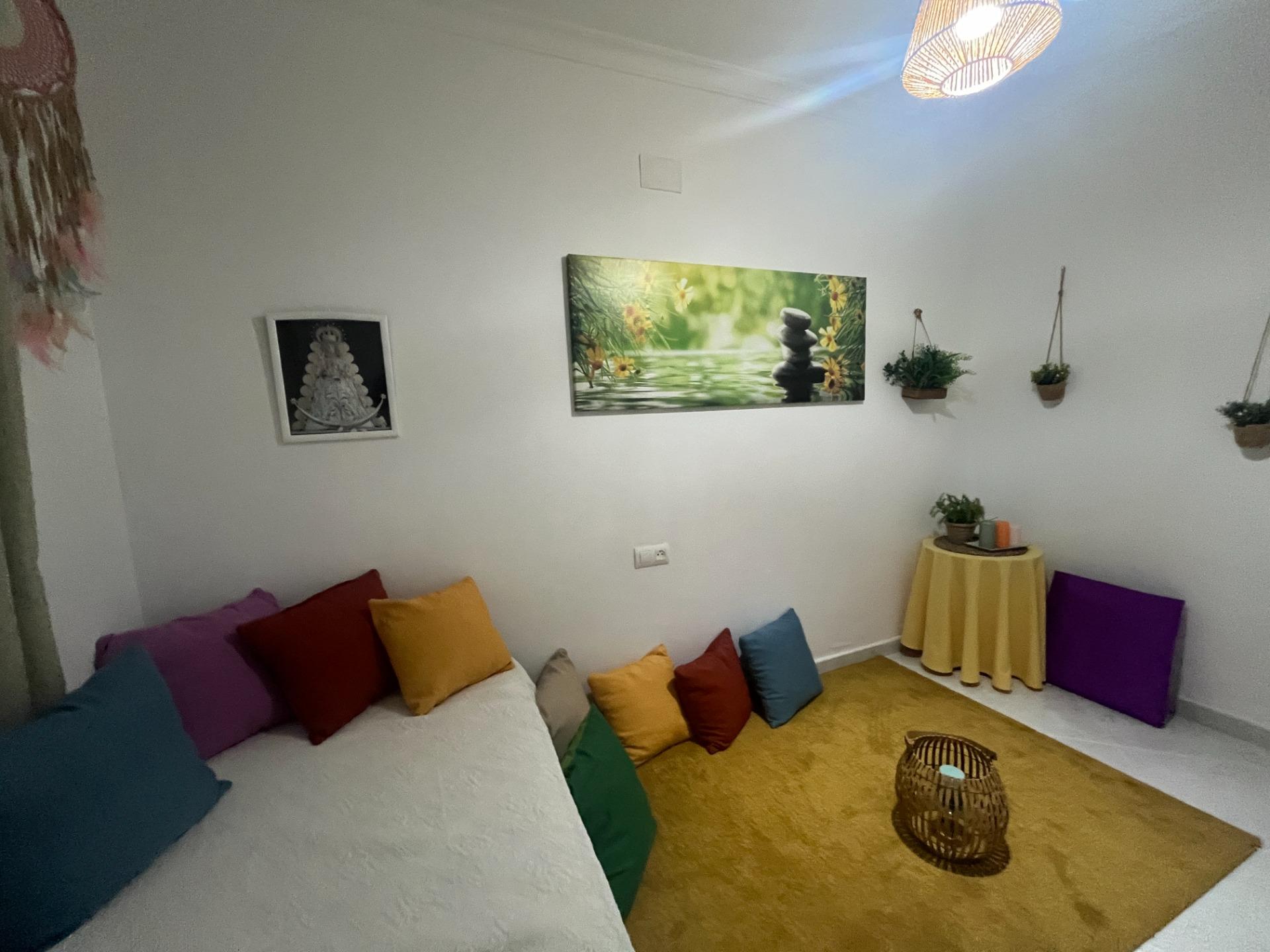 UNIFAMILIAR EN PLANTA BAJA CON TRES PATIOS, AZOTEA Y GARAJE LISTA PARA ENTRAR A VIVIR