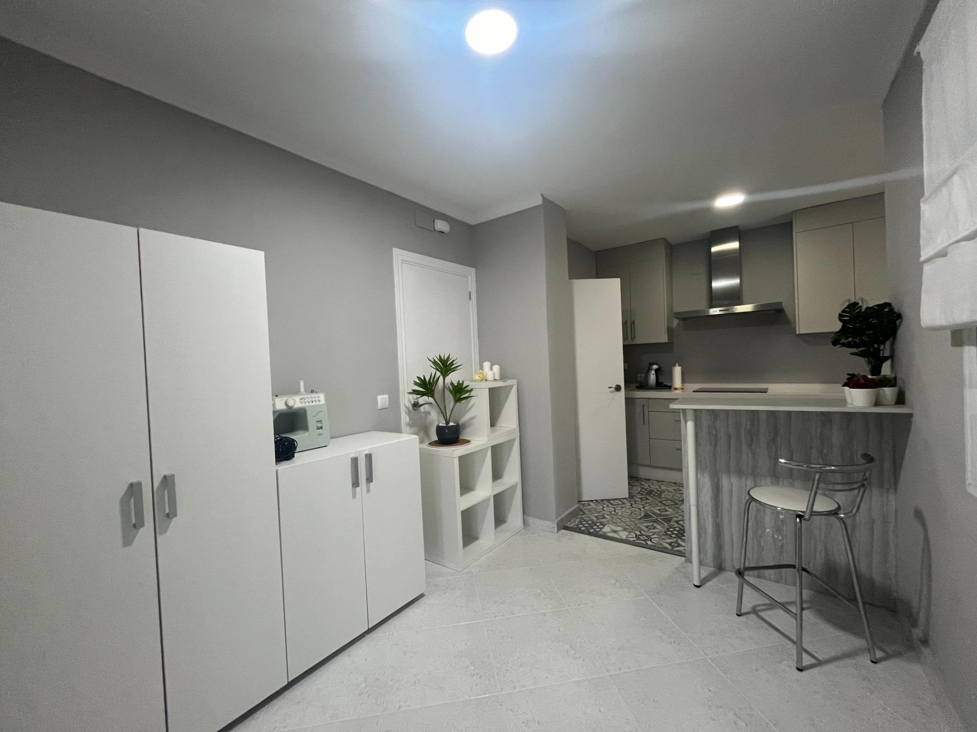 UNIFAMILIAR EN PLANTA BAJA CON TRES PATIOS, AZOTEA Y GARAJE LISTA PARA ENTRAR A VIVIR
