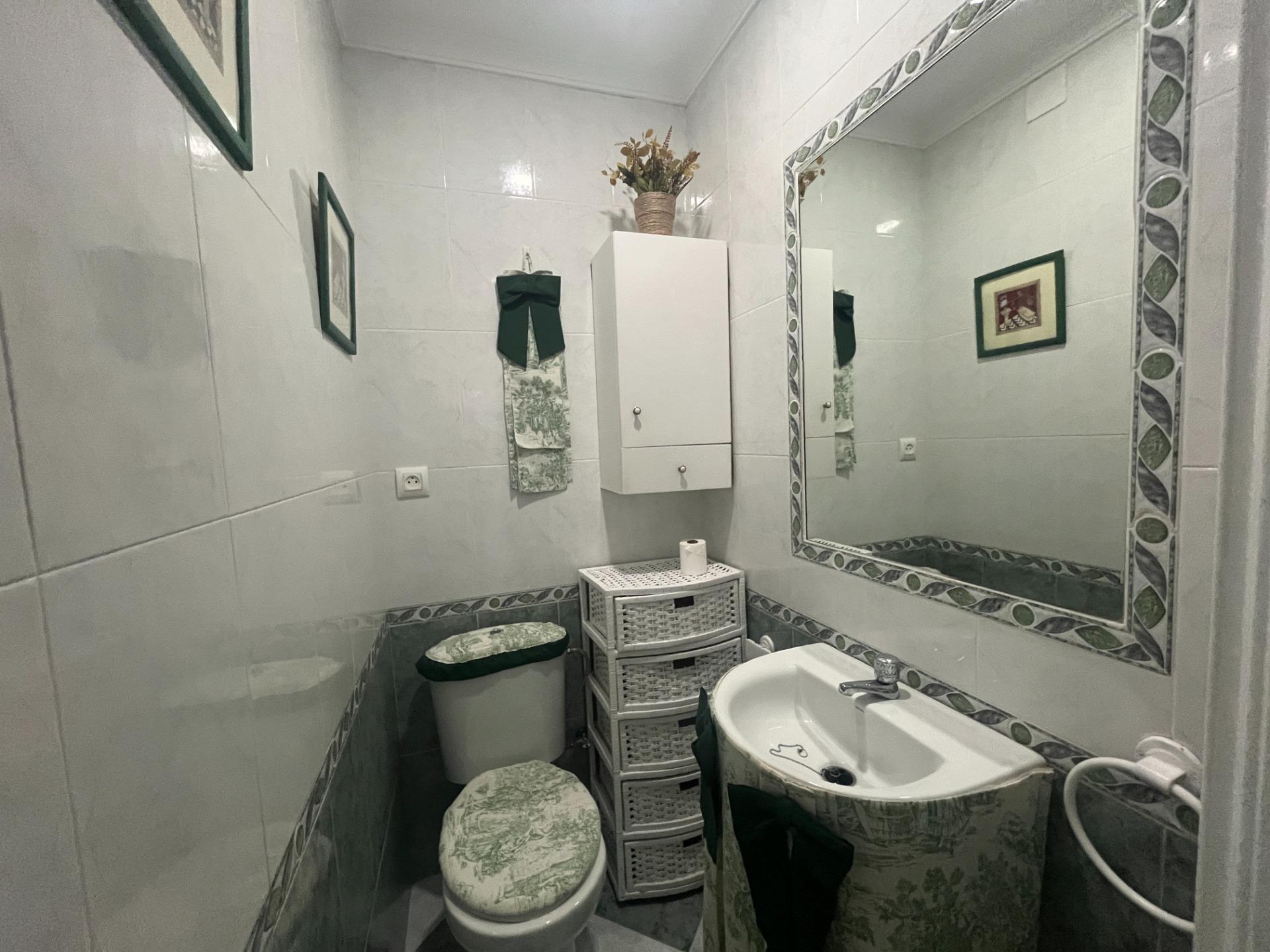 UNIFAMILIAR EN PLANTA BAJA CON TRES PATIOS, AZOTEA Y GARAJE LISTA PARA ENTRAR A VIVIR