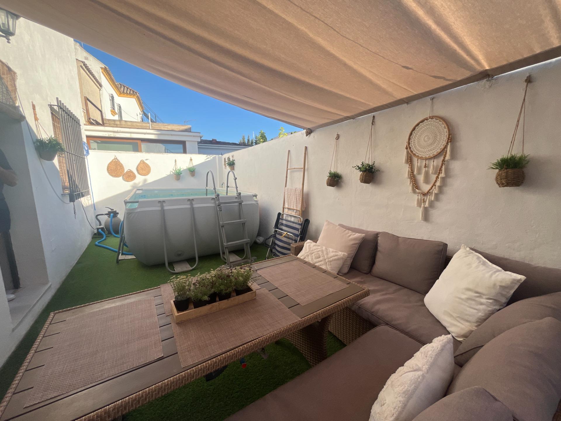 UNIFAMILIAR EN PLANTA BAJA CON TRES PATIOS, AZOTEA Y GARAJE LISTA PARA ENTRAR A VIVIR