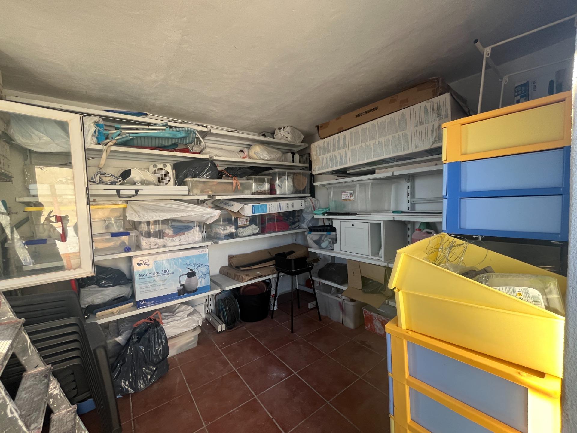 UNIFAMILIAR EN PLANTA BAJA CON TRES PATIOS, AZOTEA Y GARAJE LISTA PARA ENTRAR A VIVIR