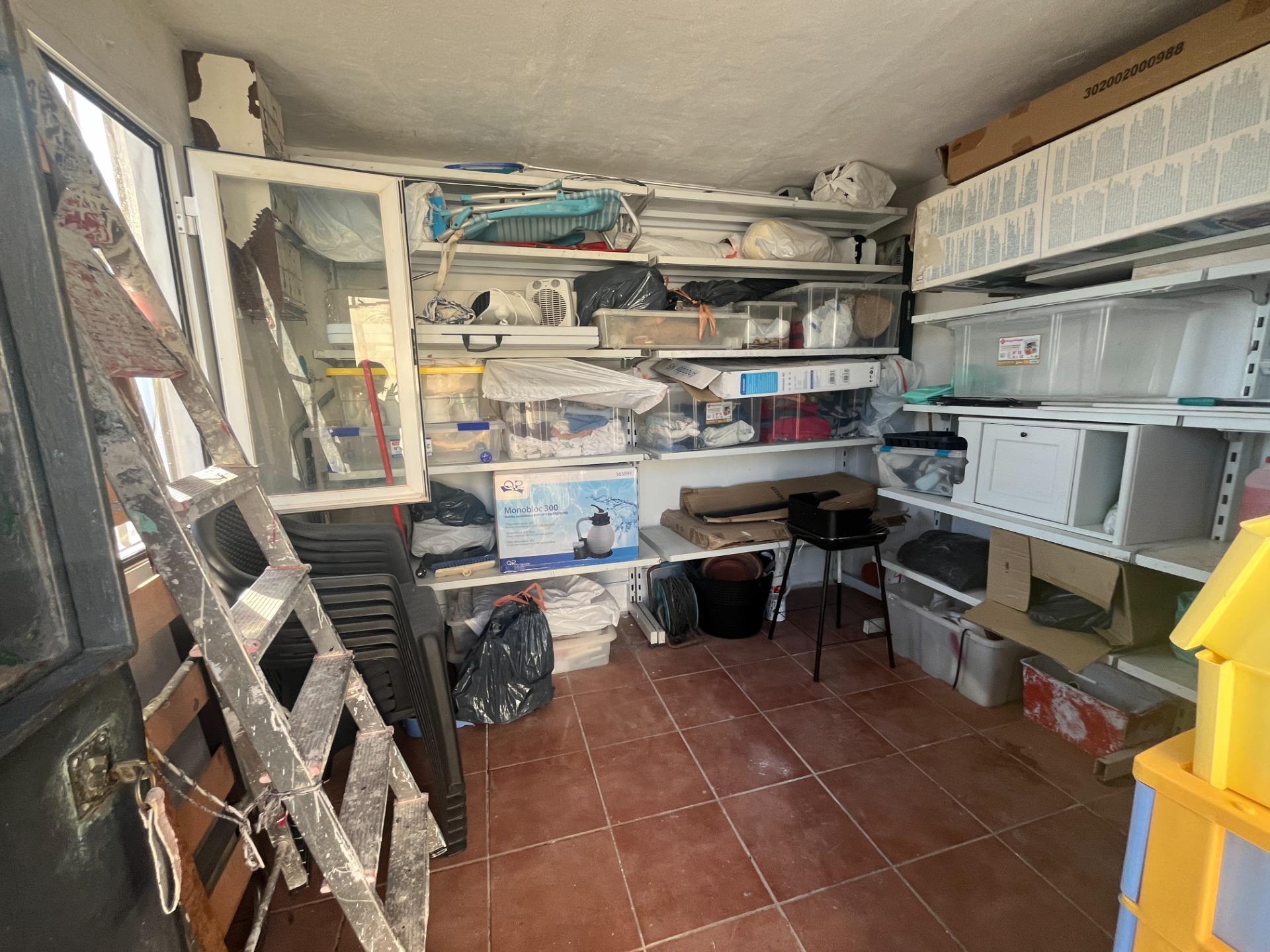 UNIFAMILIAR EN PLANTA BAJA CON TRES PATIOS, AZOTEA Y GARAJE LISTA PARA ENTRAR A VIVIR