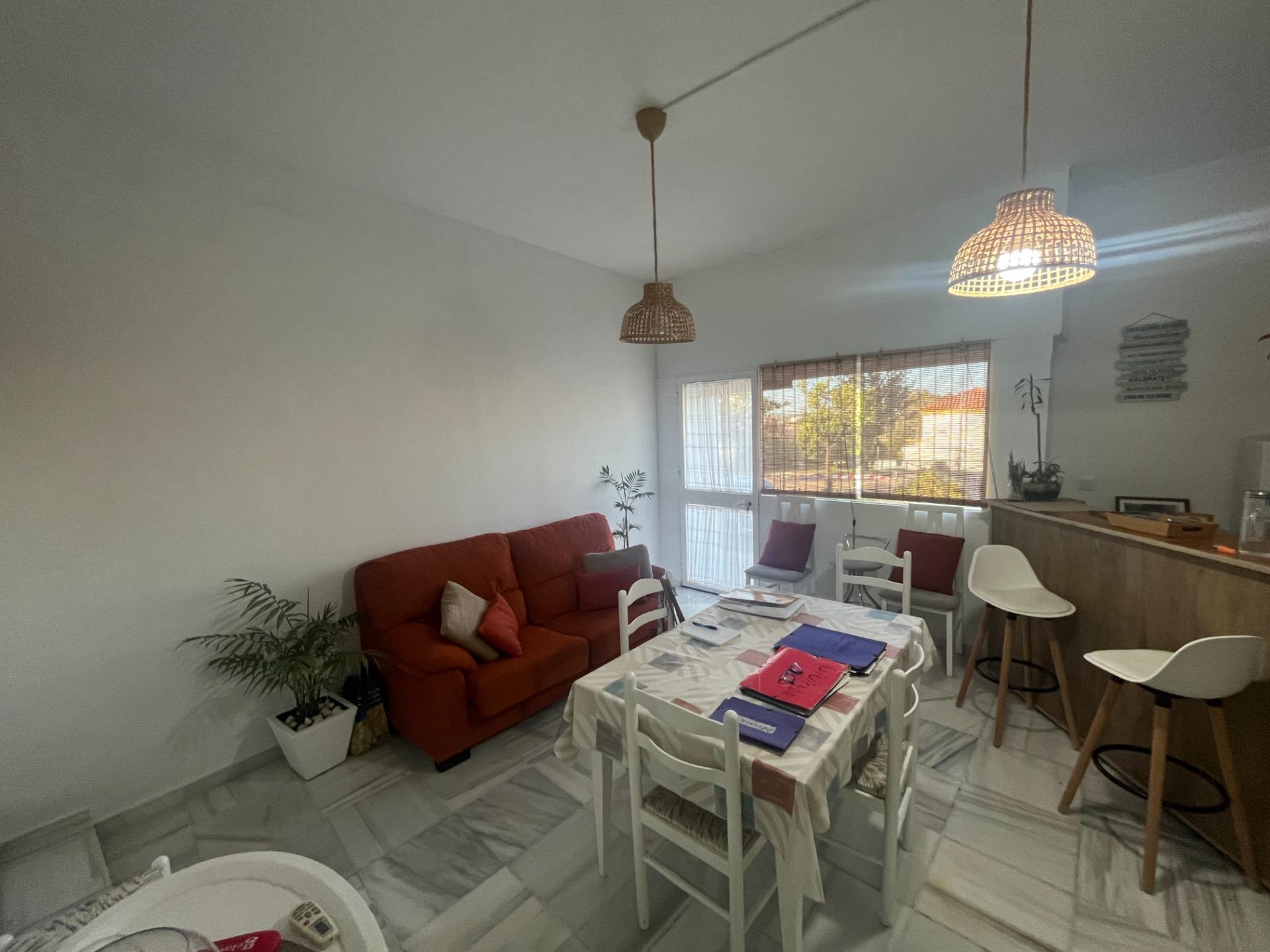 UNIFAMILIAR EN PLANTA BAJA CON TRES PATIOS, AZOTEA Y GARAJE LISTA PARA ENTRAR A VIVIR