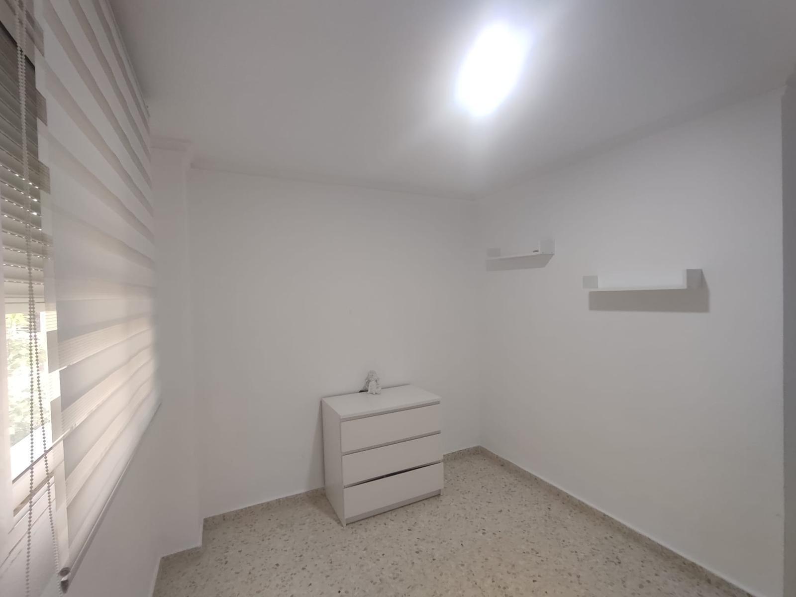 Vivienda de tres dormitorios en Chapin al lado de la universidad
