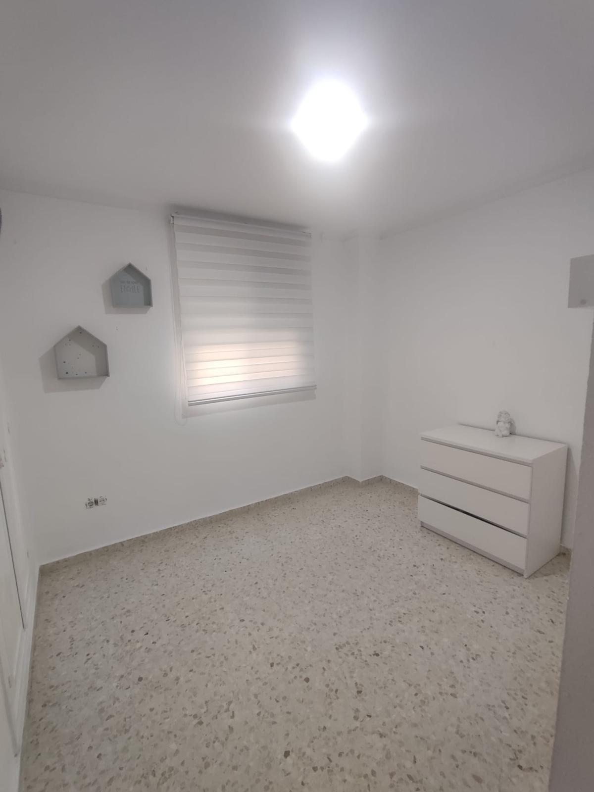Vivienda de tres dormitorios en Chapin al lado de la universidad