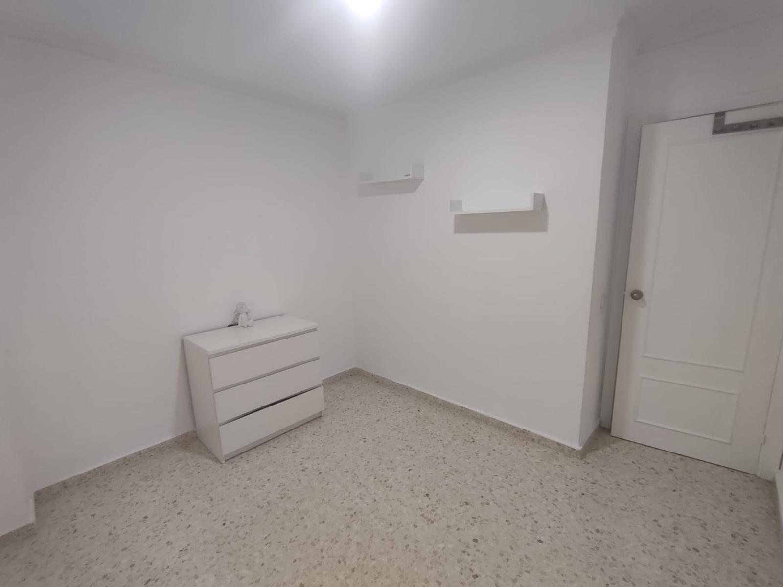 Vivienda de tres dormitorios en Chapin al lado de la universidad